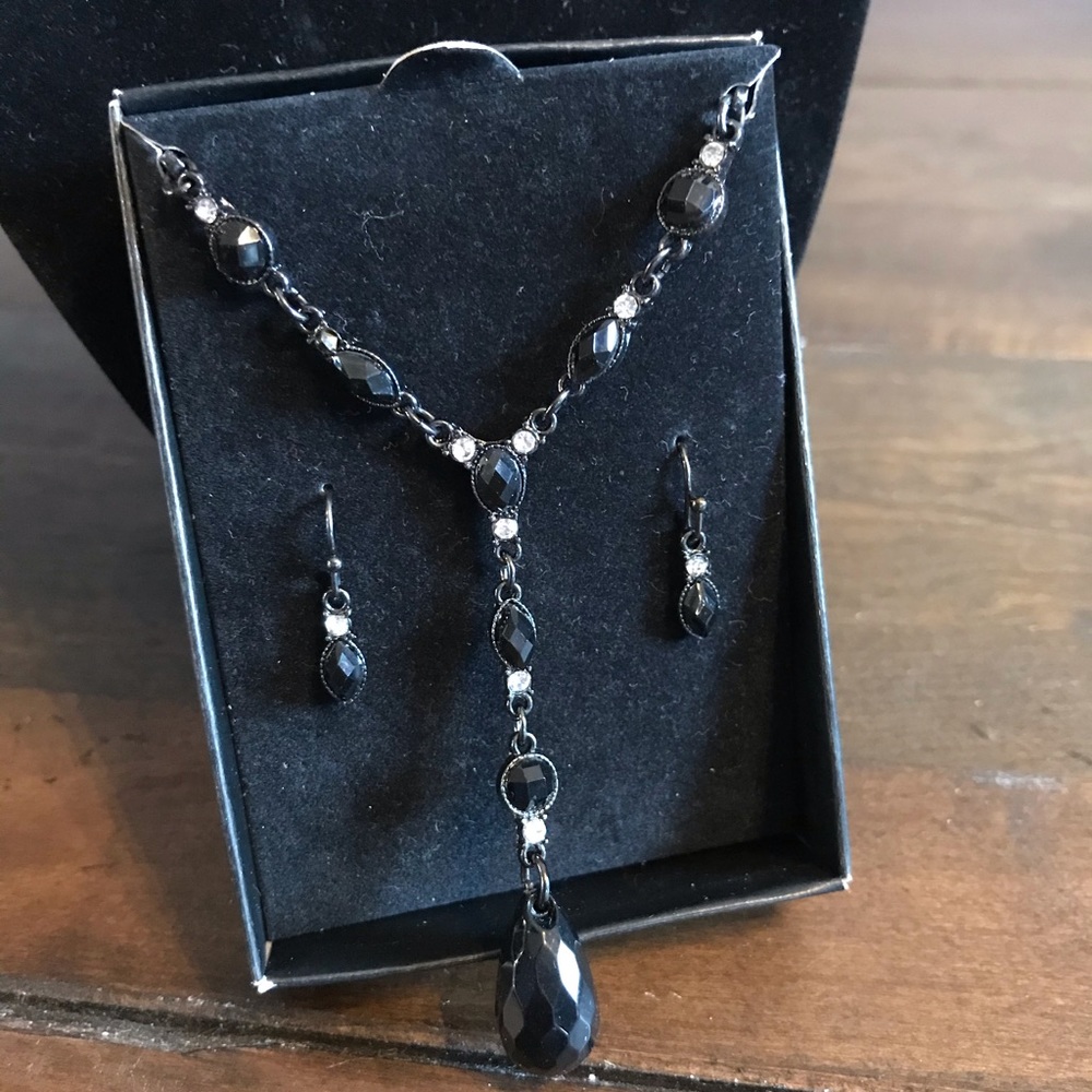 Black Jewelry Set
